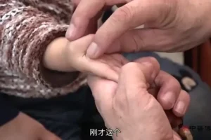 小儿推拿15式：常见病家庭护理指南